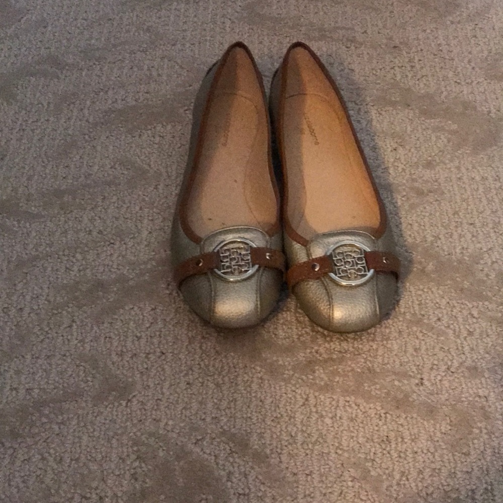 Liz Claiborne Gold Flats